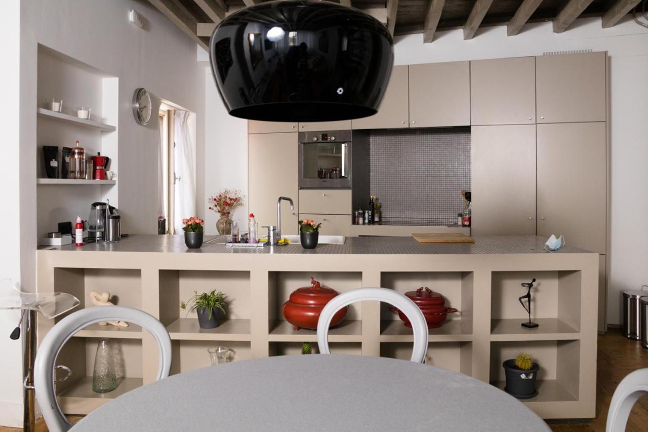 Duplex Dernier Etage Avec Terasse A Deux Pas De La Grand Place * Bruxelas