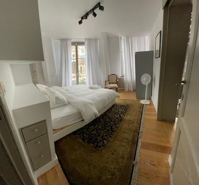 Duplex Dernier Etage Avec Terasse A Deux Pas De La Grand Place Apartment Brüssel