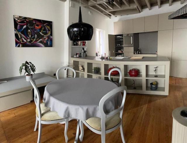 Duplex Dernier Etage Avec Terasse A Deux Pas De La Grand Place * Brüssel